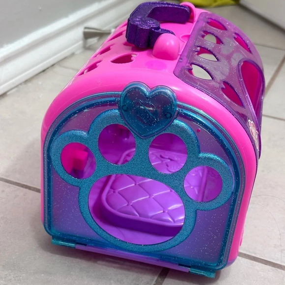 Disney Doc McStuffins Pet Rescue On-the-Go Vet Carrier Toy - Picture 2 of 6